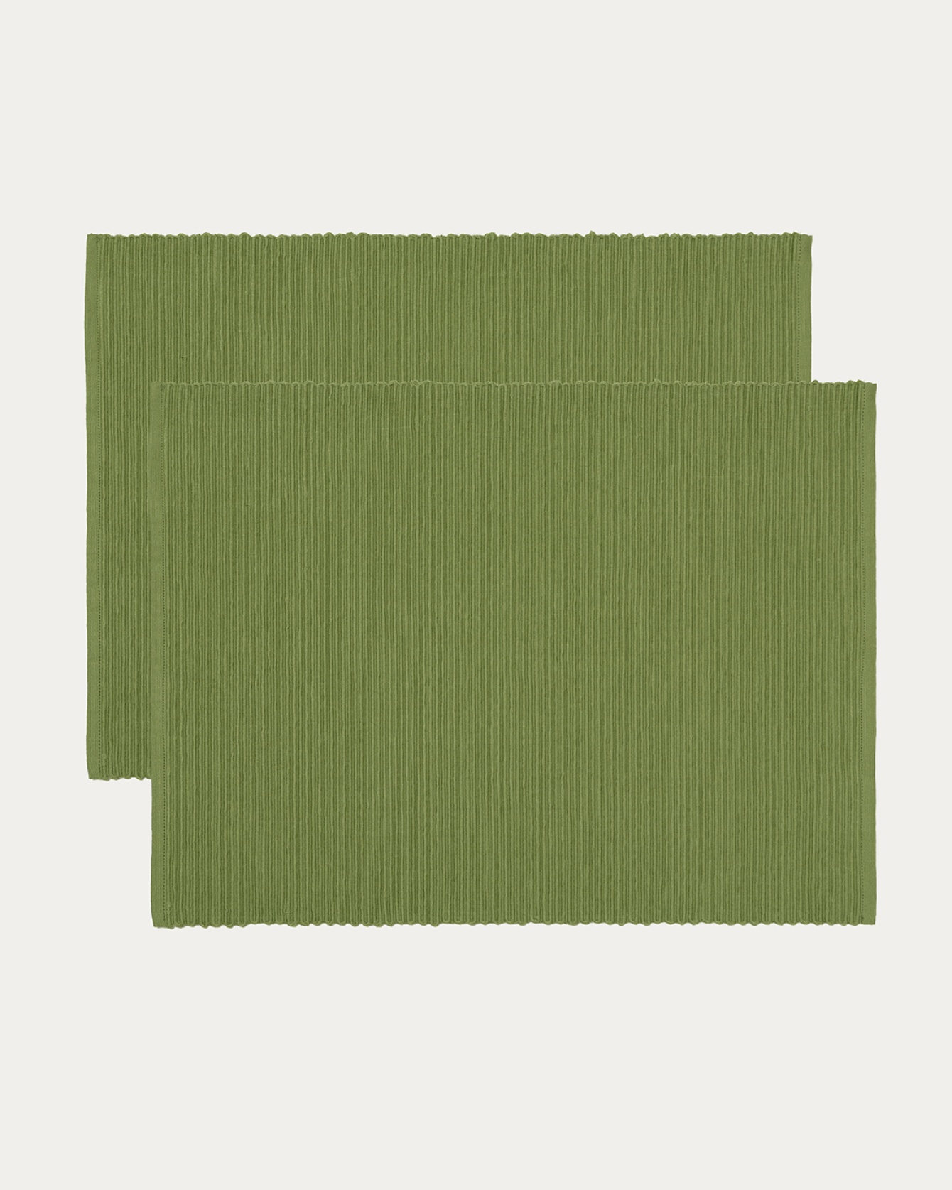 Produktbild moosgrün UNI Tischset aus weicher Baumwolle in Rippenqualität von LINUM DESIGN. Größe 35x46 cm und in 2er-Pack verkauft.