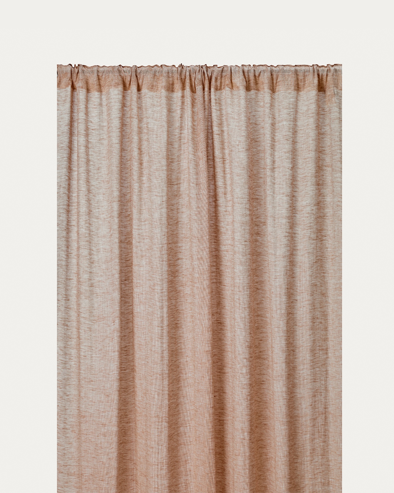 Image du produit rideau INTERMEZZO camel en lin transparent avec bande plissée finie de LINUM DESIGN. Taille 140 x 290 cm et vendu en lot de 2.