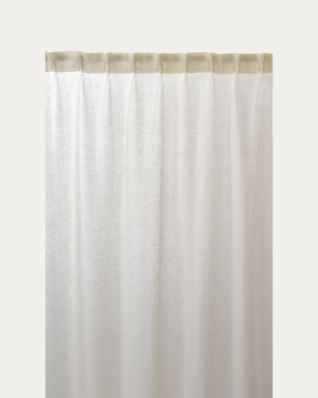 Image du produit rideau INTERMEZZO creme en lin transparent avec bande plissée finie de LINUM DESIGN. Taille 140 x 290 cm et vendu en lot de 2.