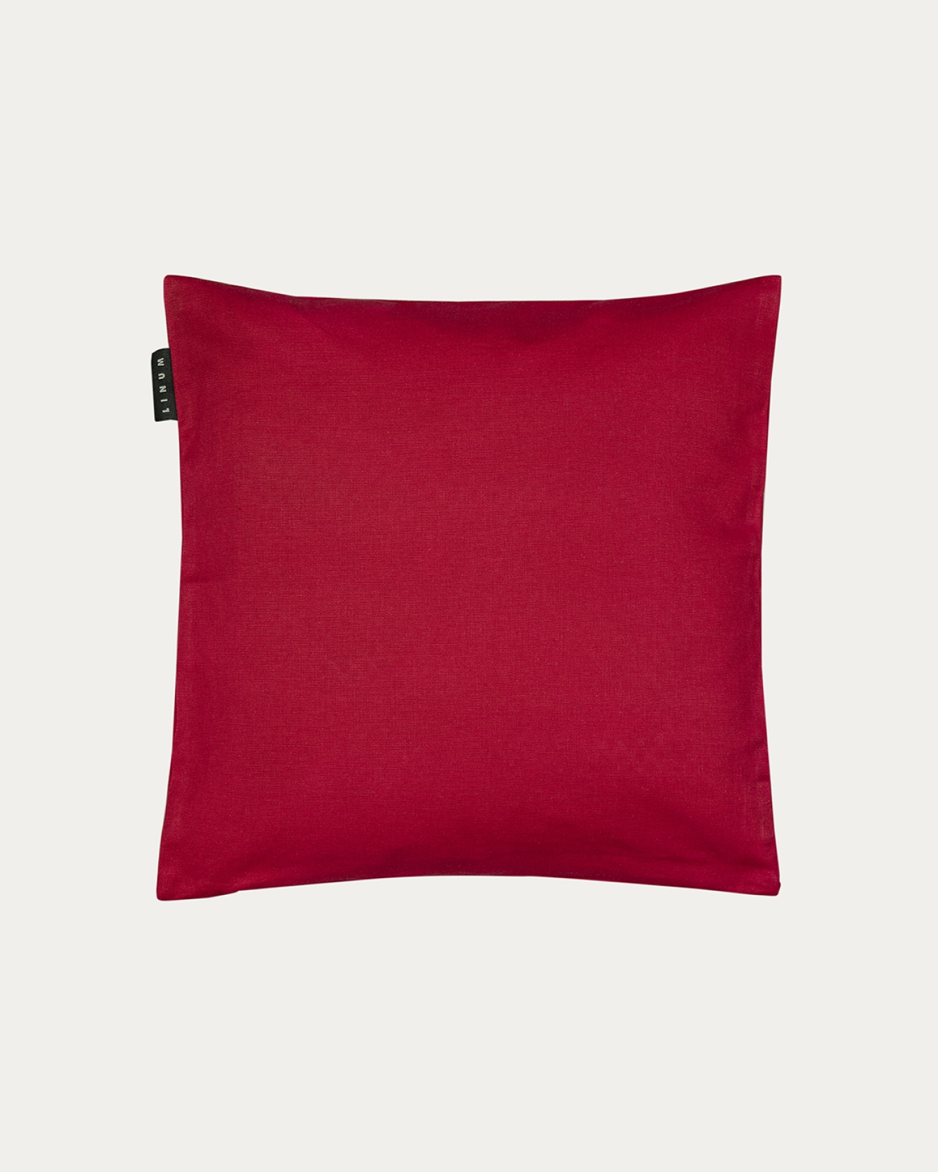 Image du produit housse de coussin ANNABELL rouge  en coton doux de LINUM DESIGN. Taille 40 x 40 cm.