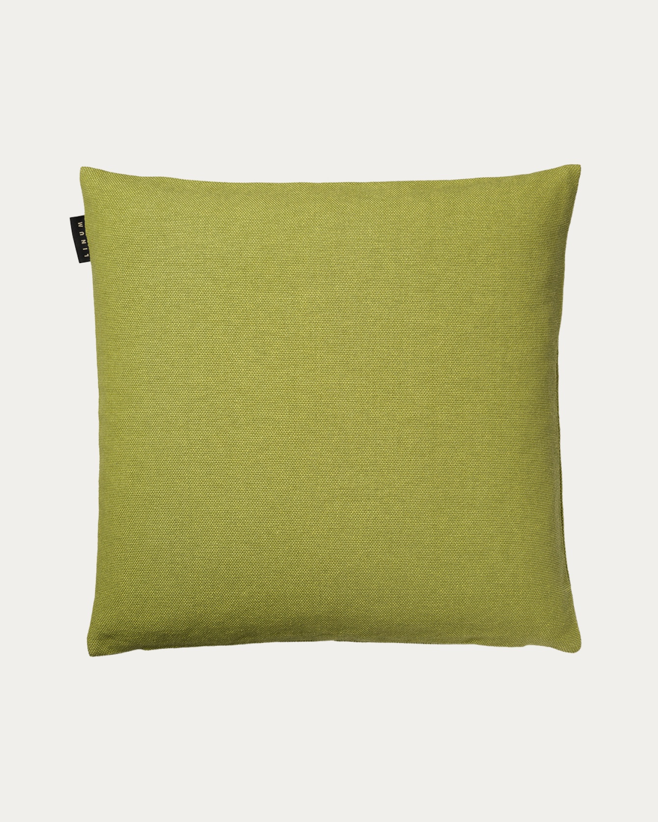 Image du produit housse de coussin PEPPER vert mousse en coton doux de LINUM DESIGN. Facile à laver et durable pendant des générations. Taille 50 x 50 cm.