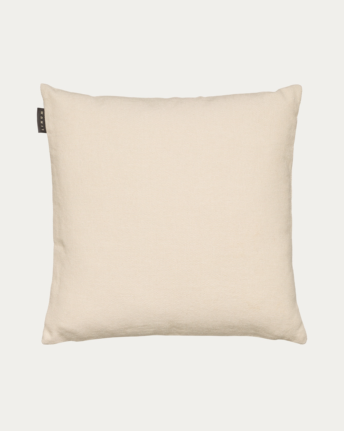 Product image creamy beige PEPPER cushion cover made of soft cotton from LINUM DESIGN. Easy to wash and durable for generations. Size 50x50 cm.