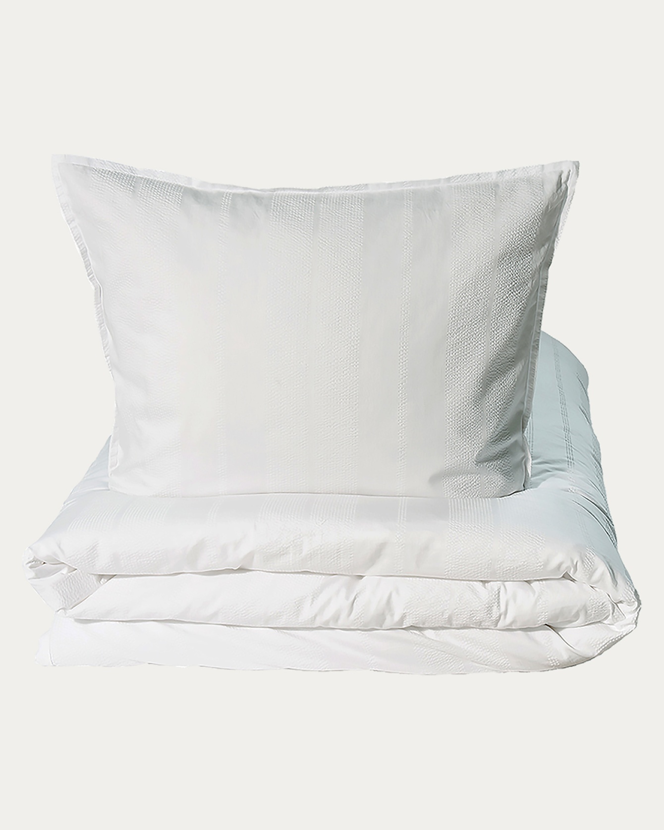 Image du produit parure de lit YASMIN blanc en satin de coton 100 % biologique de LINUM DESIGN. Taille housse de couette 220 x 220 cm, deux taies d''oreiller 50 x 60 cm.